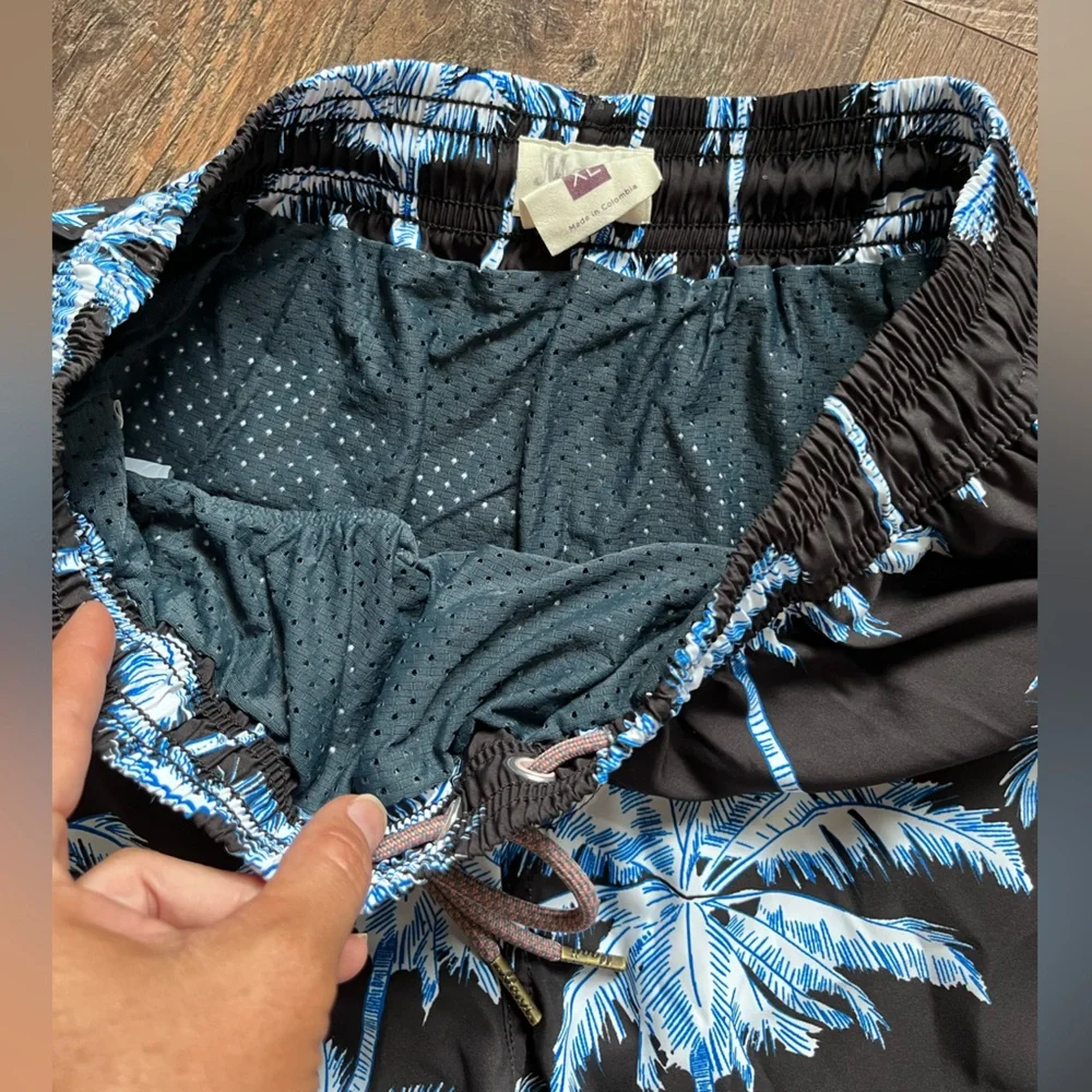 Maaji palm spring Late Afternoon Rituals Swim Trunks‎ boys size XL